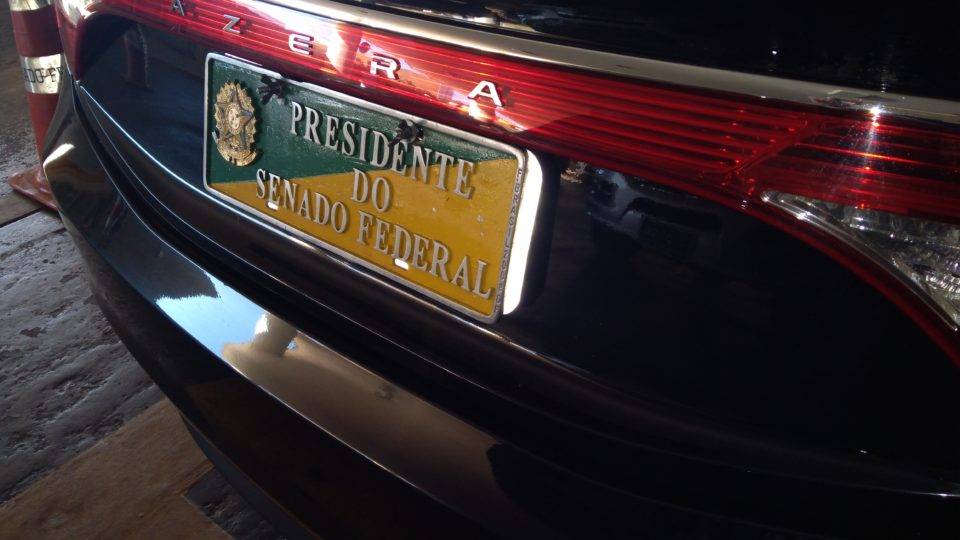 PLACA DE CARRO OFICIAL EM ALUMNIO FUNDIDO